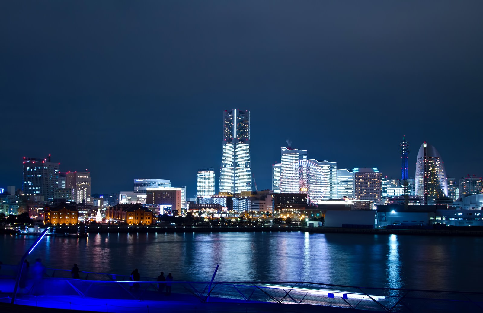 大桟橋からみなとみらいの夜景