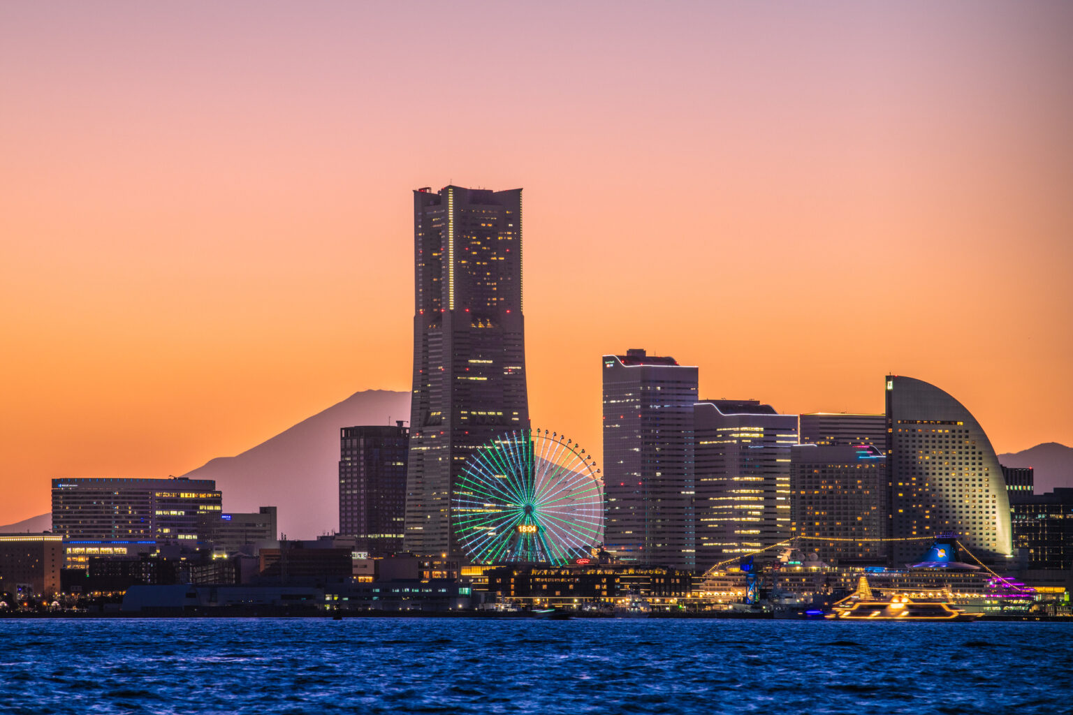 夕方の横浜みなとみらい