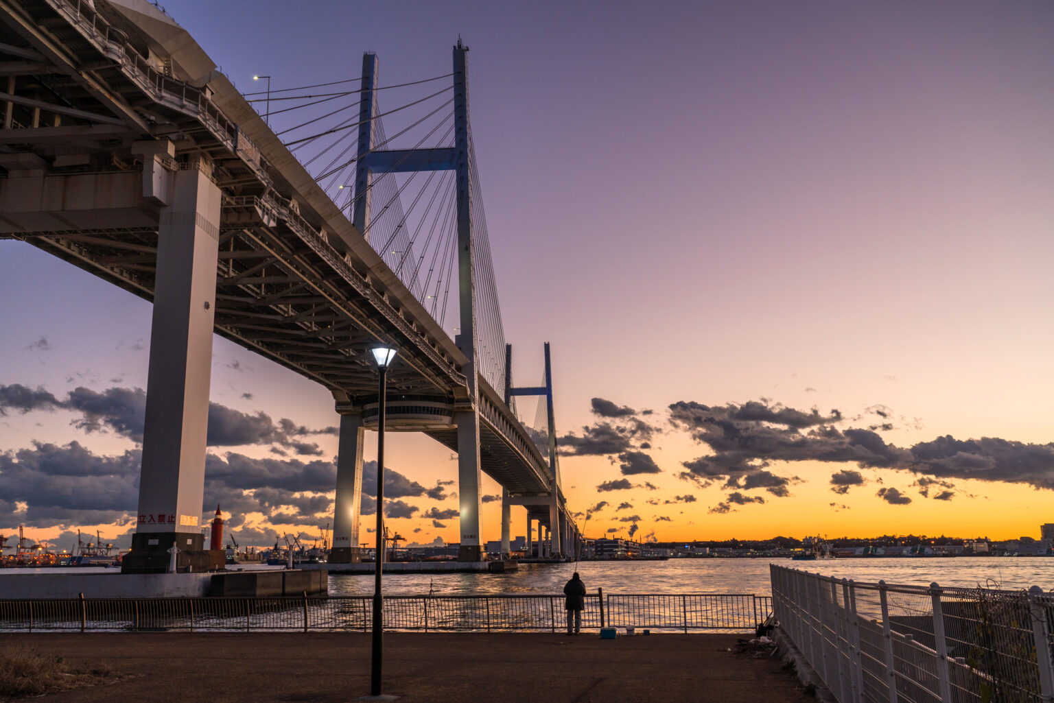 夕方の横浜ベイブリッジ