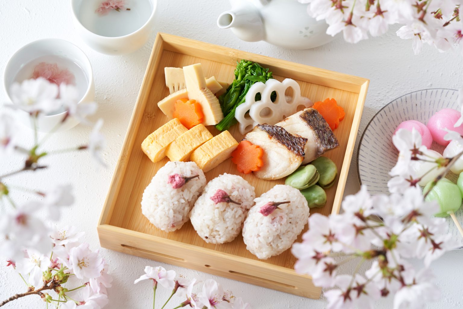 かわいいお花見用のお弁当