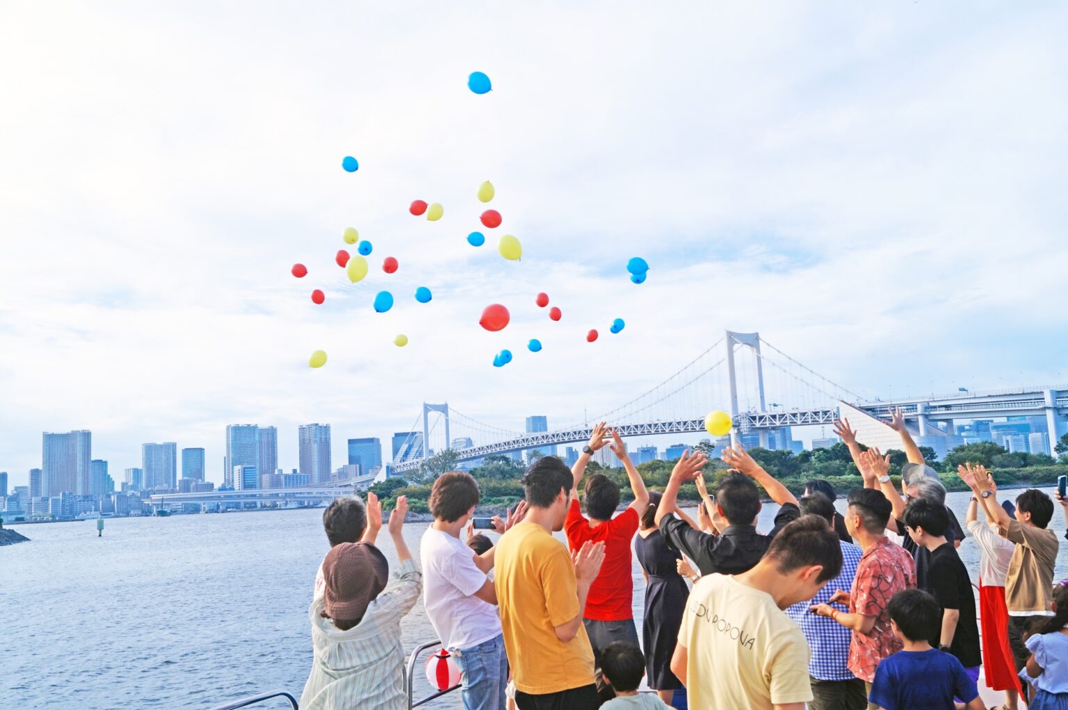 バルーンリリース飛んでくる様子